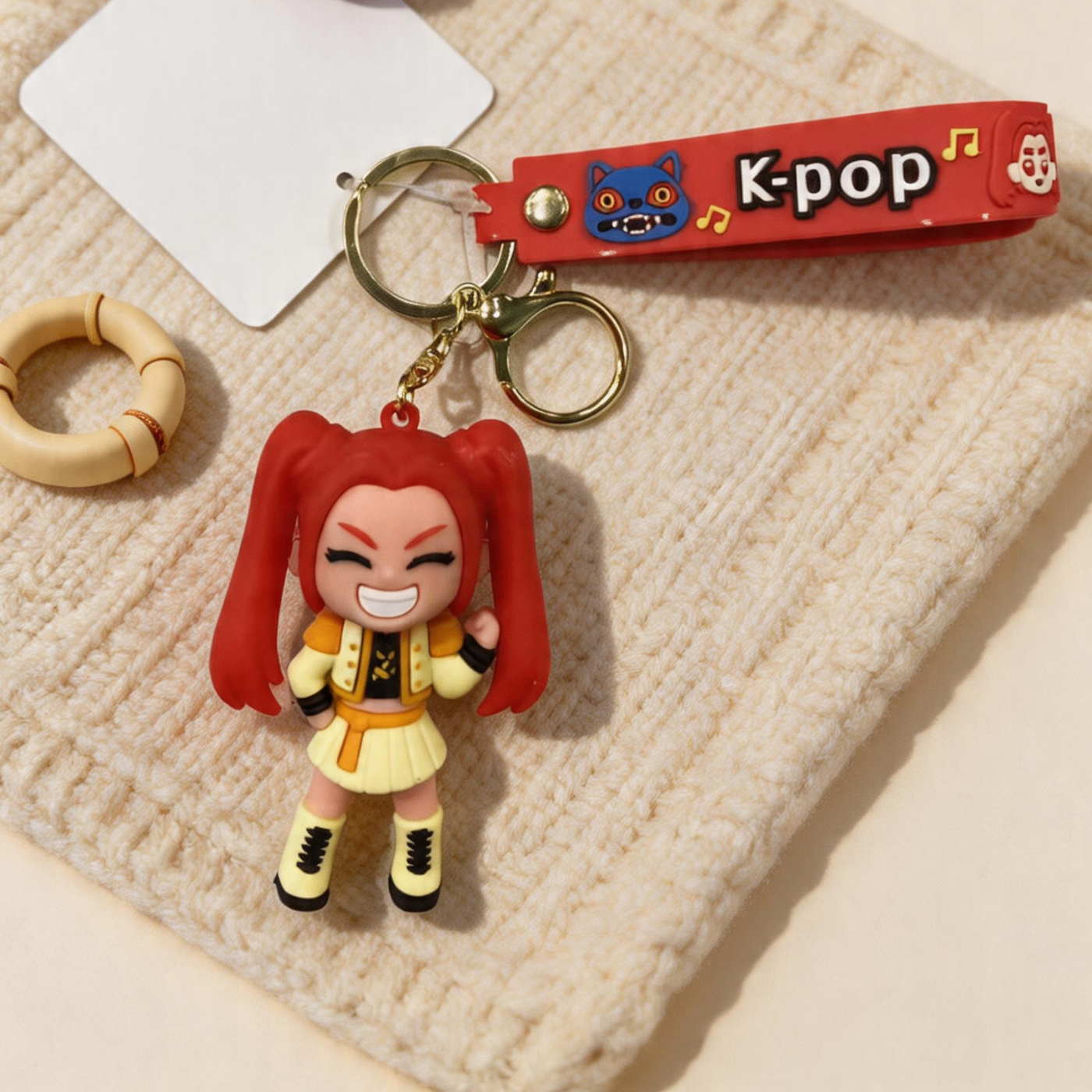 Portachiavi K-Pop Mira - Personaggio Manga Rosso con Cinturino Wristlet