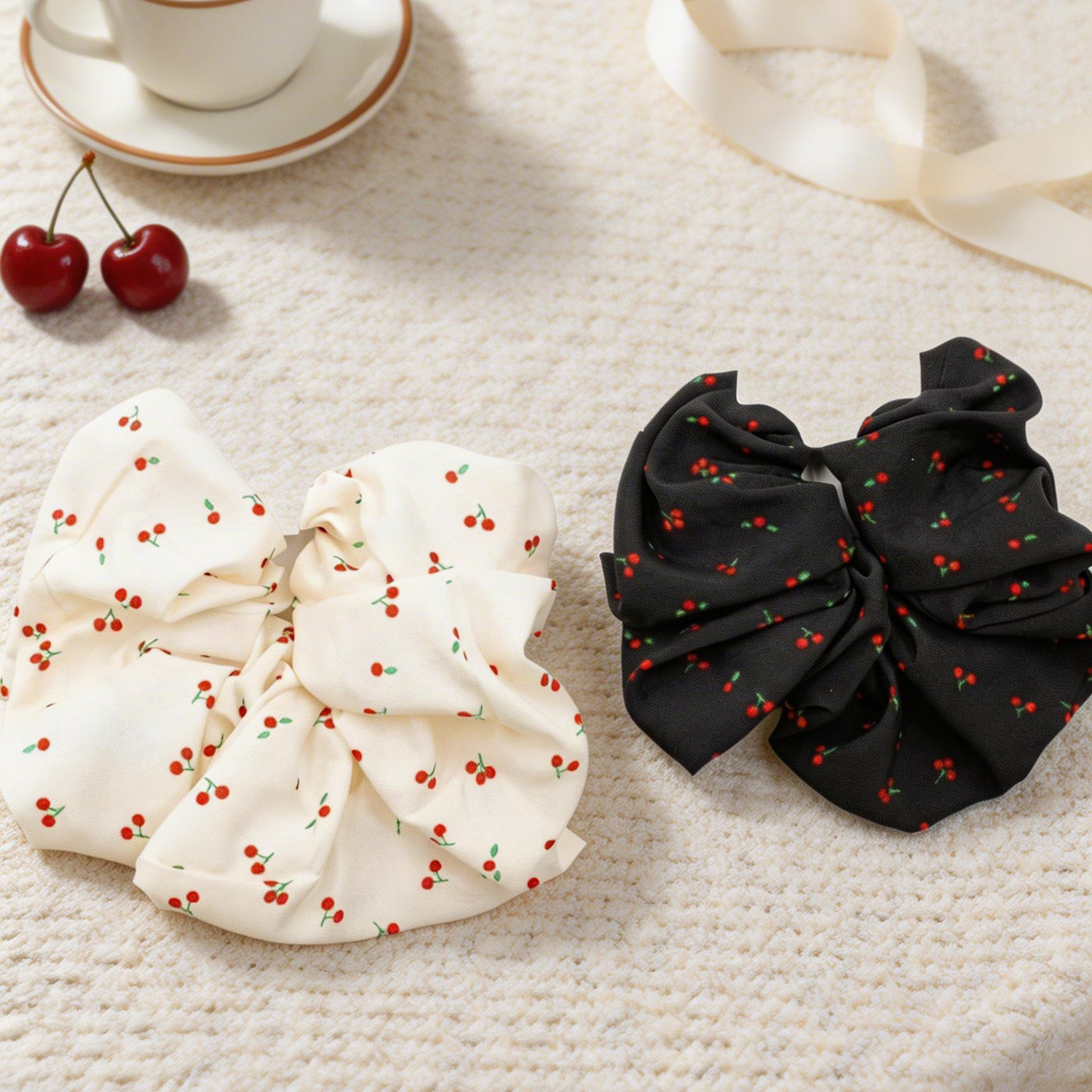 Scrunchie con Stampa Ciliegie - Elastico Capelli Stile Dolce